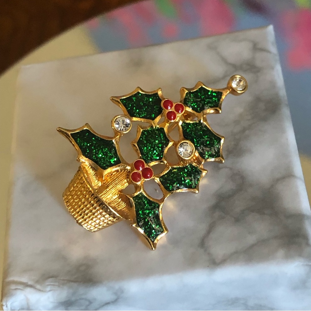 Vintage Avon Christmas tree brooch